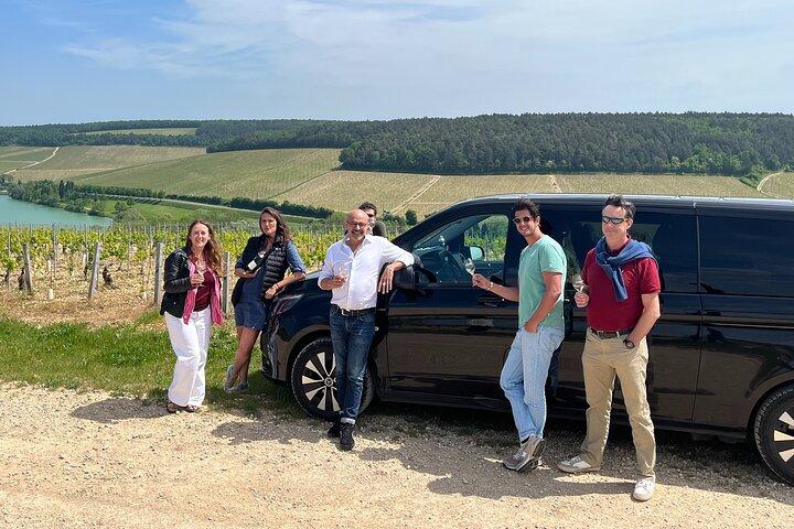 Journée privée des vins de Chablis-Bourgogne au départ de Paris : 8 Dégustations & Déjeuners