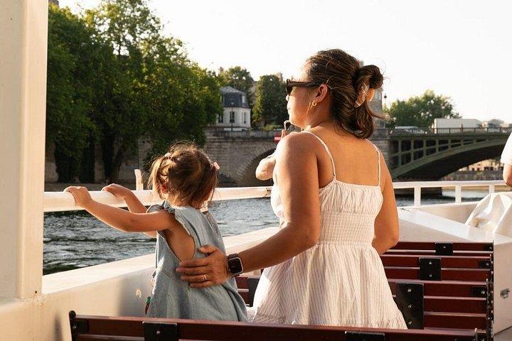 Croisière sur la Seine à Paris pour les enfants et les familles, avec muffins, beignets et bien plus encore