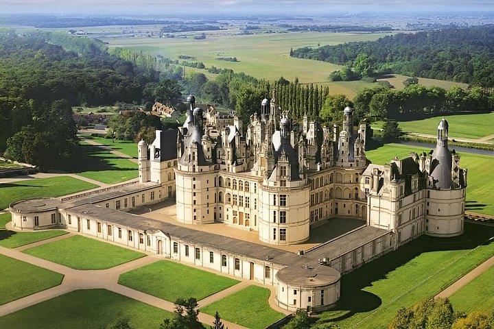 Service de Chauffeur Privé de Paris aux Châteaux de la Loire