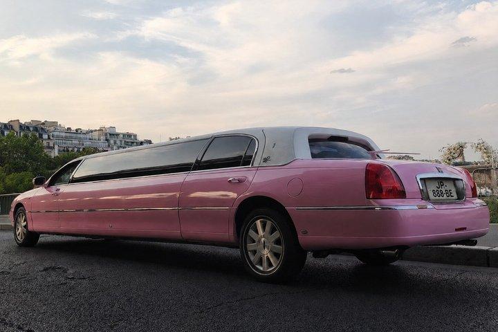 Visite privée 1 h 30 limousine rose Paris by night avec champagne