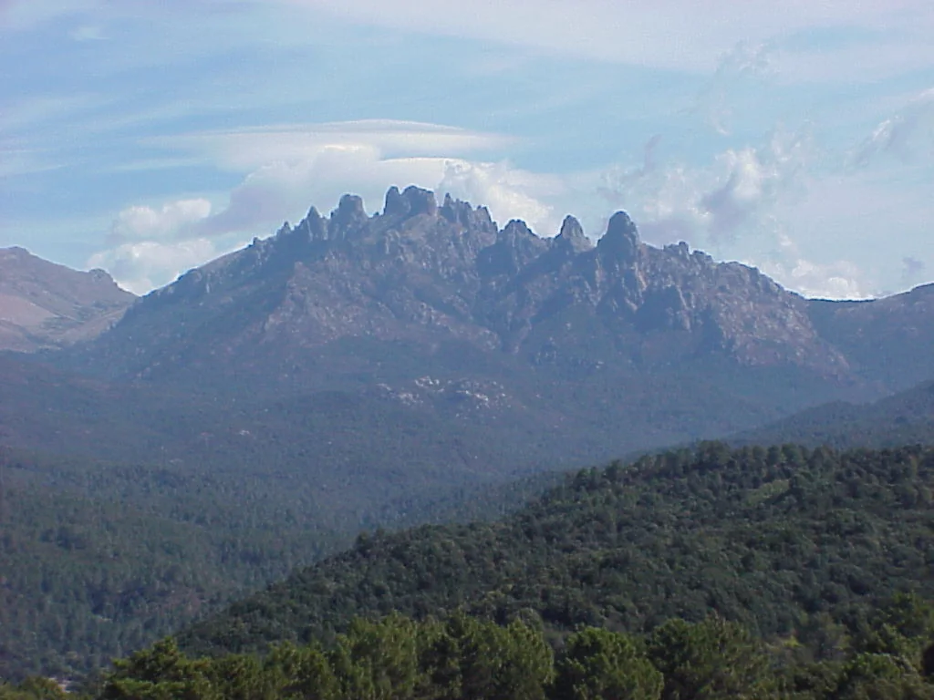 Aiguilles de Bavella (ambiance), à 7,7 km de l'hôtel (photo du lieu, pas de l'hôtel)