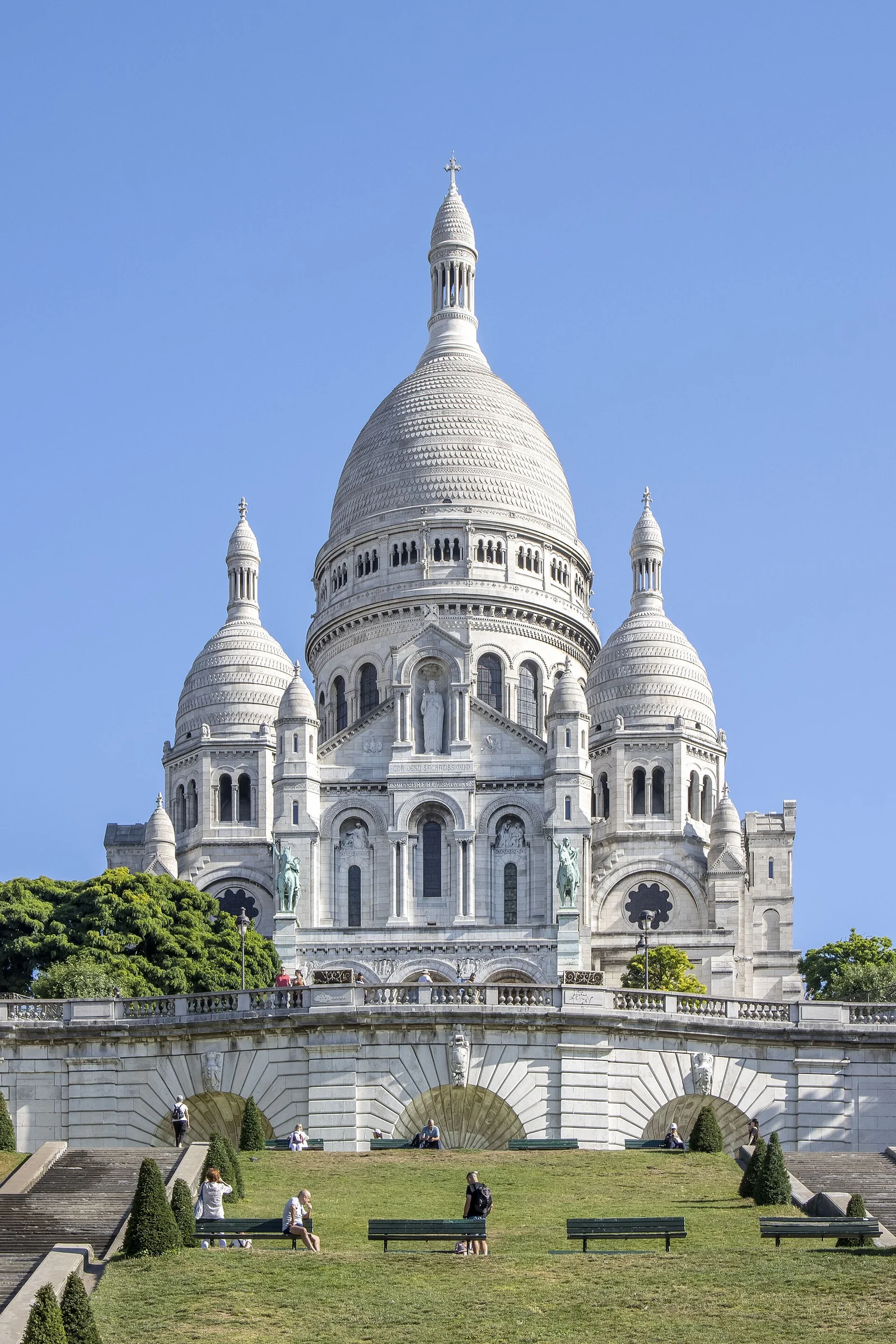Basilique du Sacré-Cœur (ambiance), à 43 km de l'hôtel (photo du lieu, pas de l'hôtel)