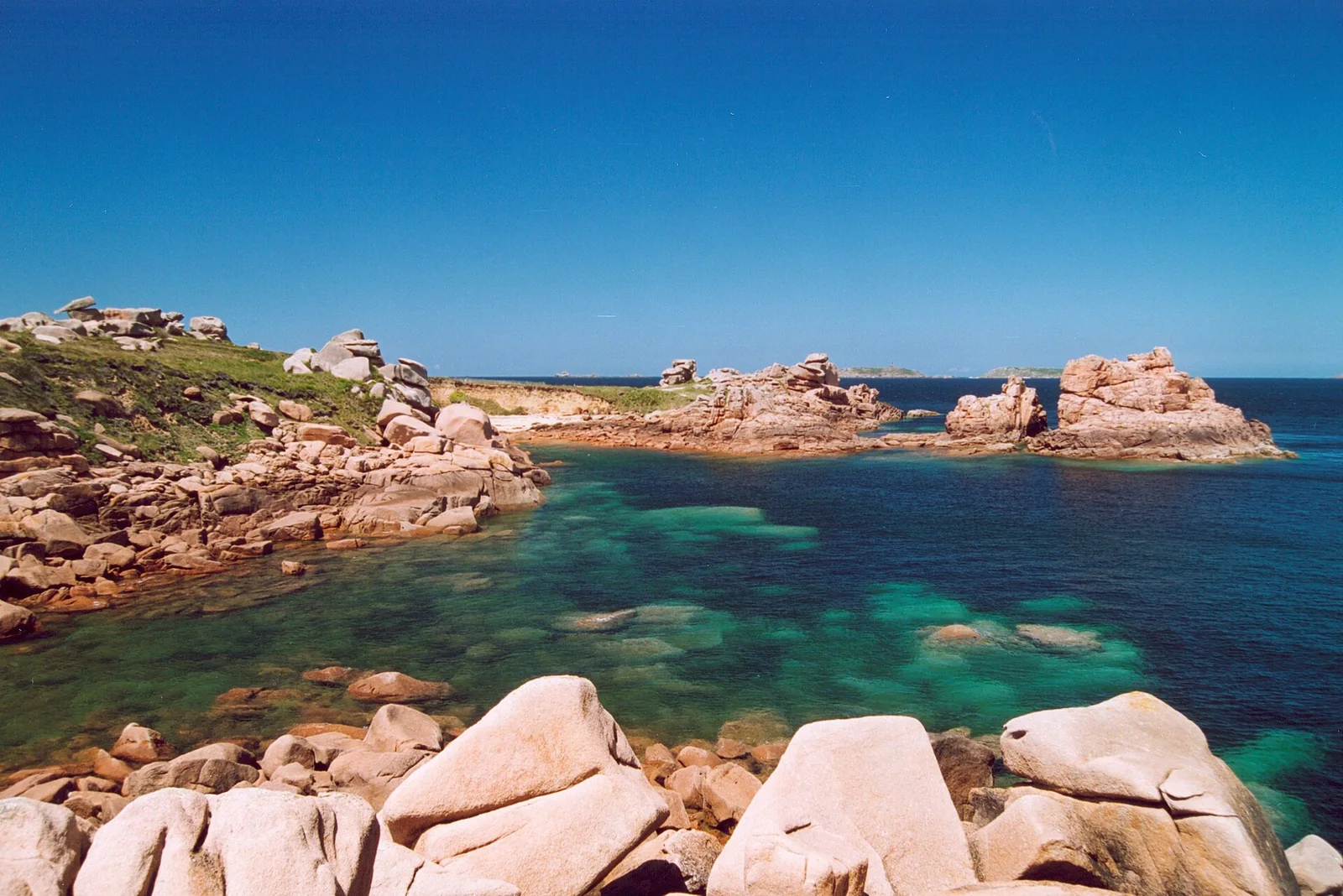 Côte de granit rose (ambiance), à 1,9 km de l'hôtel (photo du lieu, pas de l'hôtel)