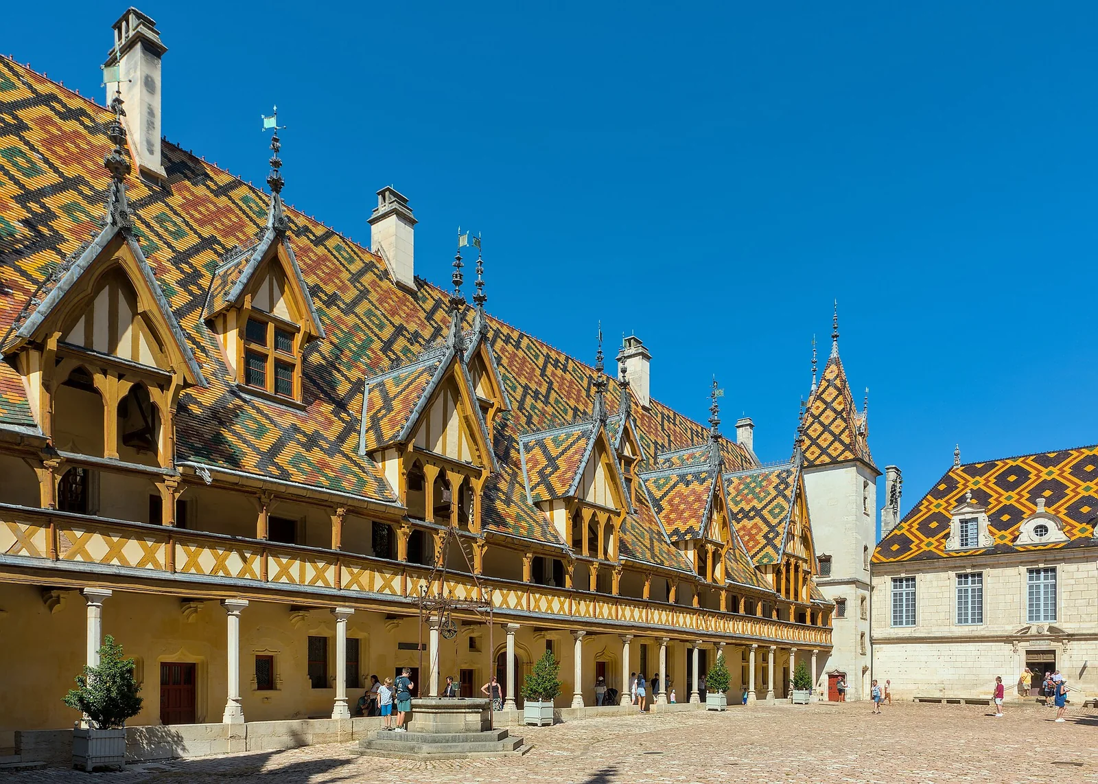 Hospices de Beaune (ambiance), à 4,3 km de l'hôtel (photo du lieu, pas de l'hôtel)