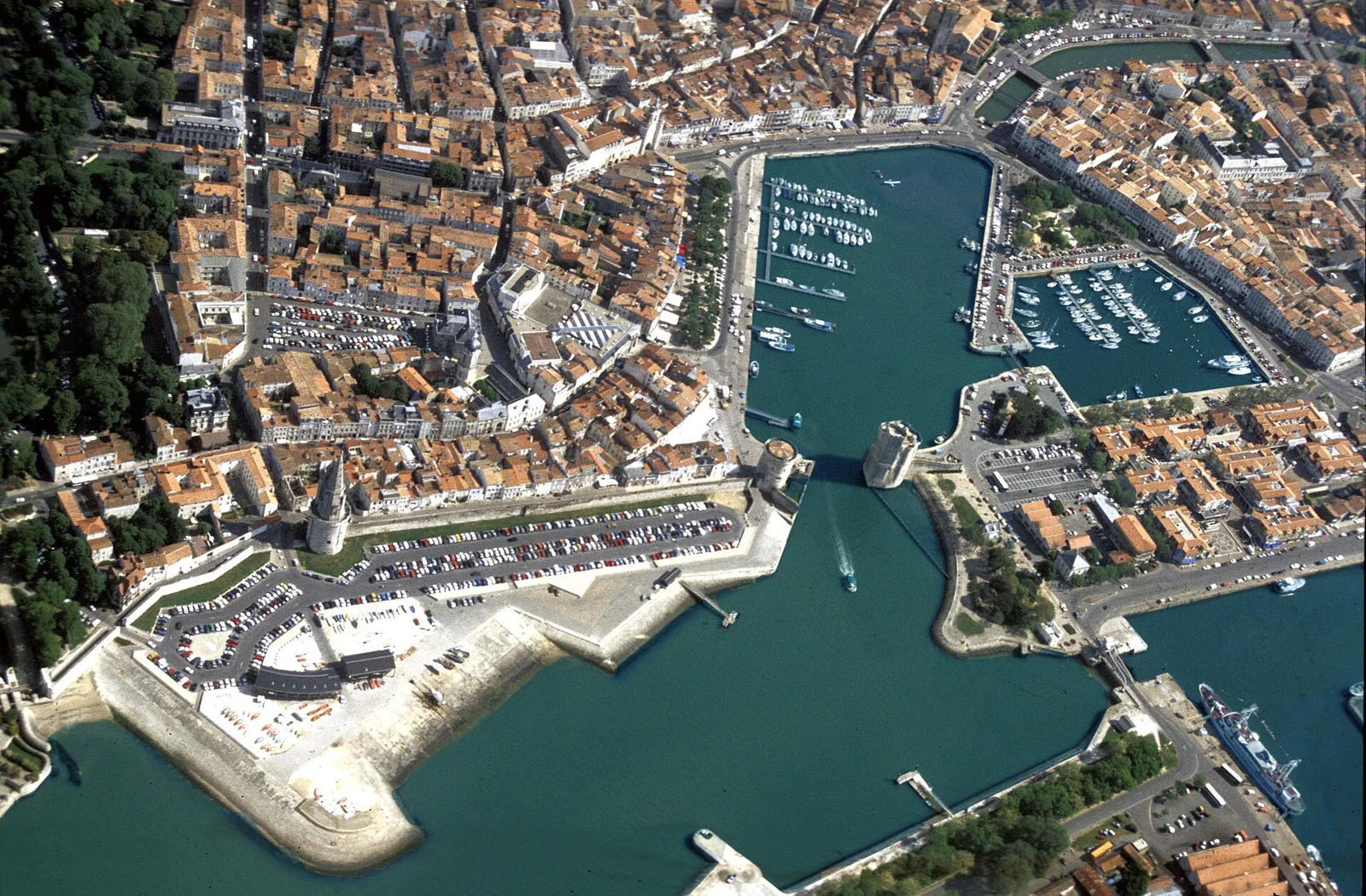 Vieux-Port de La Rochelle (ambiance), à 74 km de l'hôtel (photo du lieu, pas de l'hôtel)