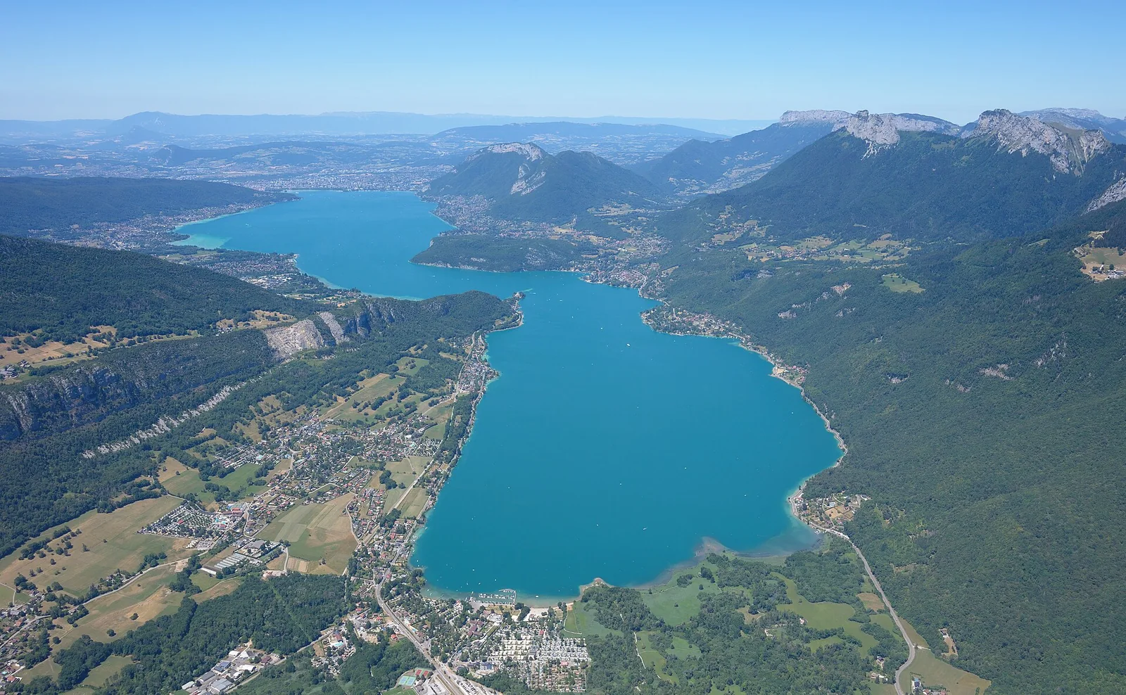 Lac d'Annecy (ambiance), à 22 km de l'hôtel (photo du lieu, pas de l'hôtel)