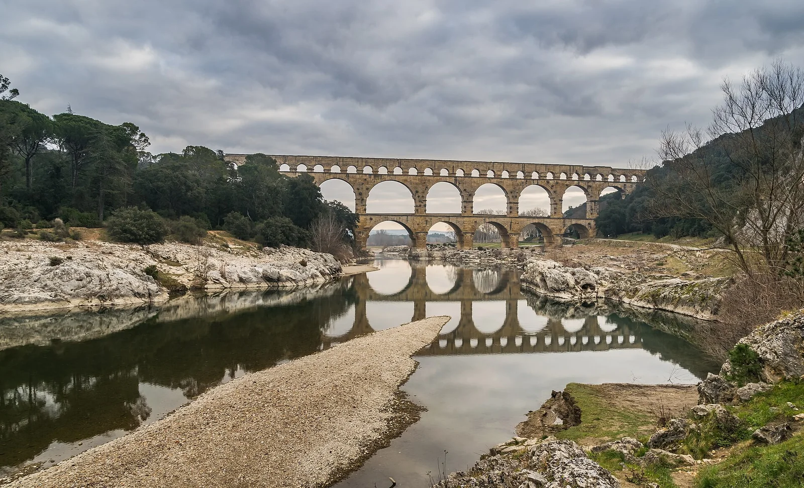 Pont du Gard (ambiance), à 3,0 km de l'hôtel (photo du lieu, pas de l'hôtel)