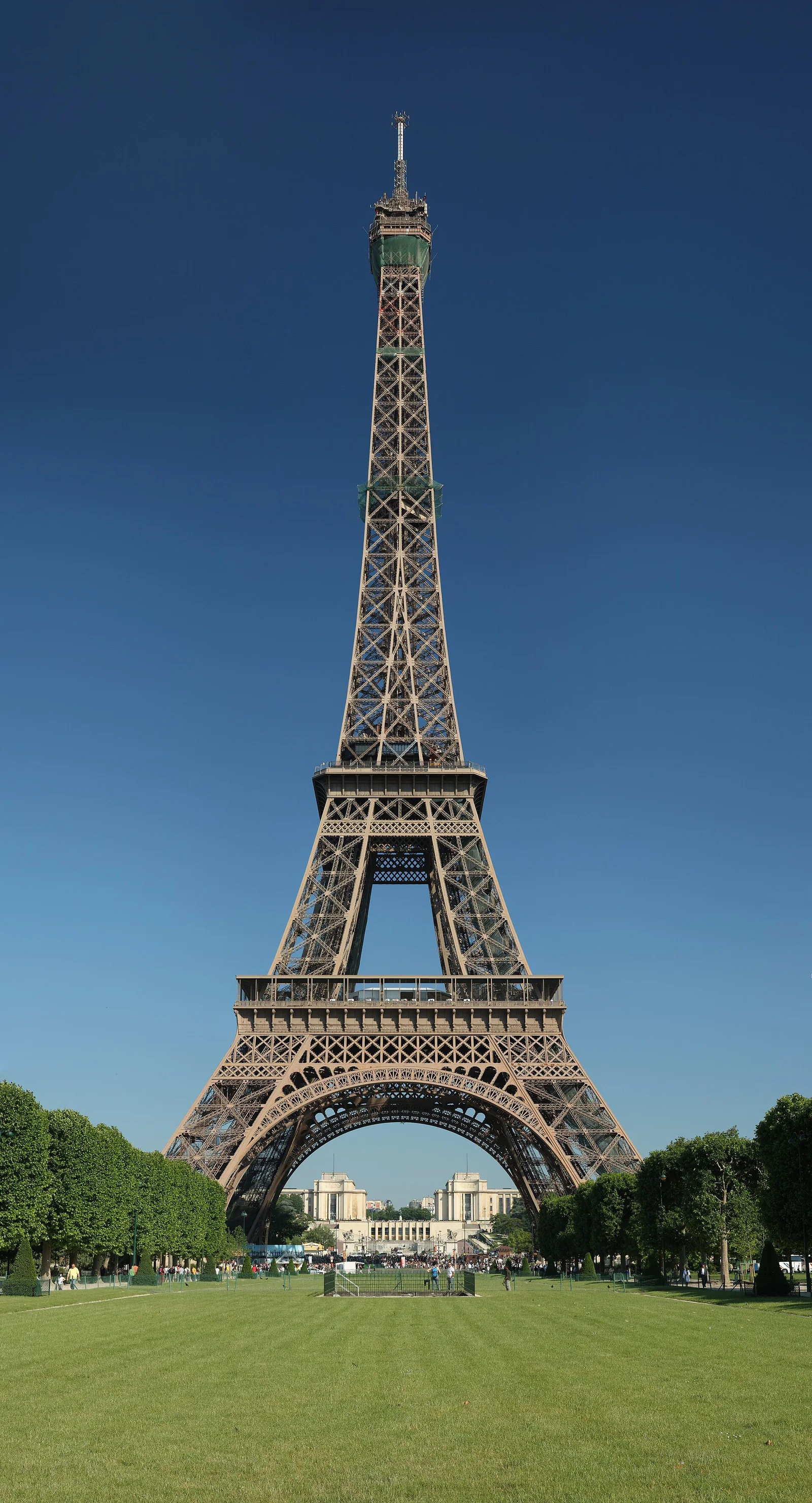 Tour Eiffel (ambiance), à 1,5 km de l'hôtel (photo du lieu, pas de l'hôtel)
