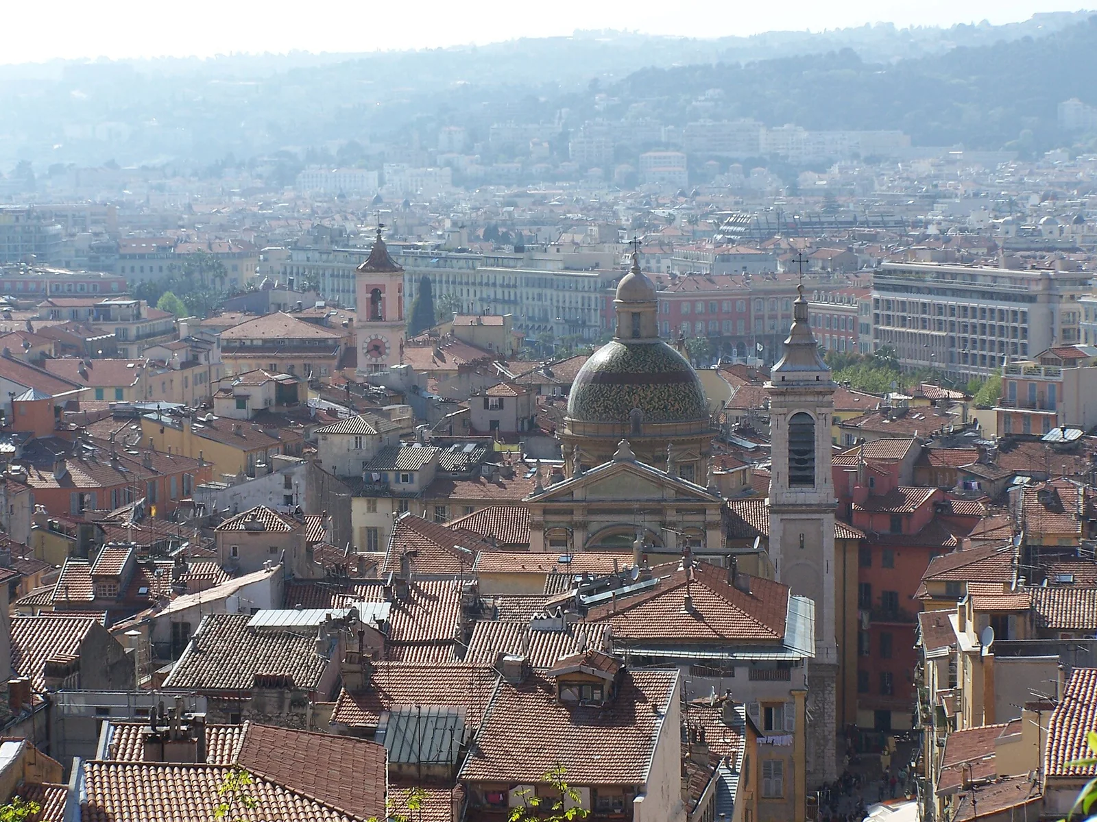 Vieux Nice (ambiance), à 19 km de l'hôtel (photo du lieu, pas de l'hôtel)