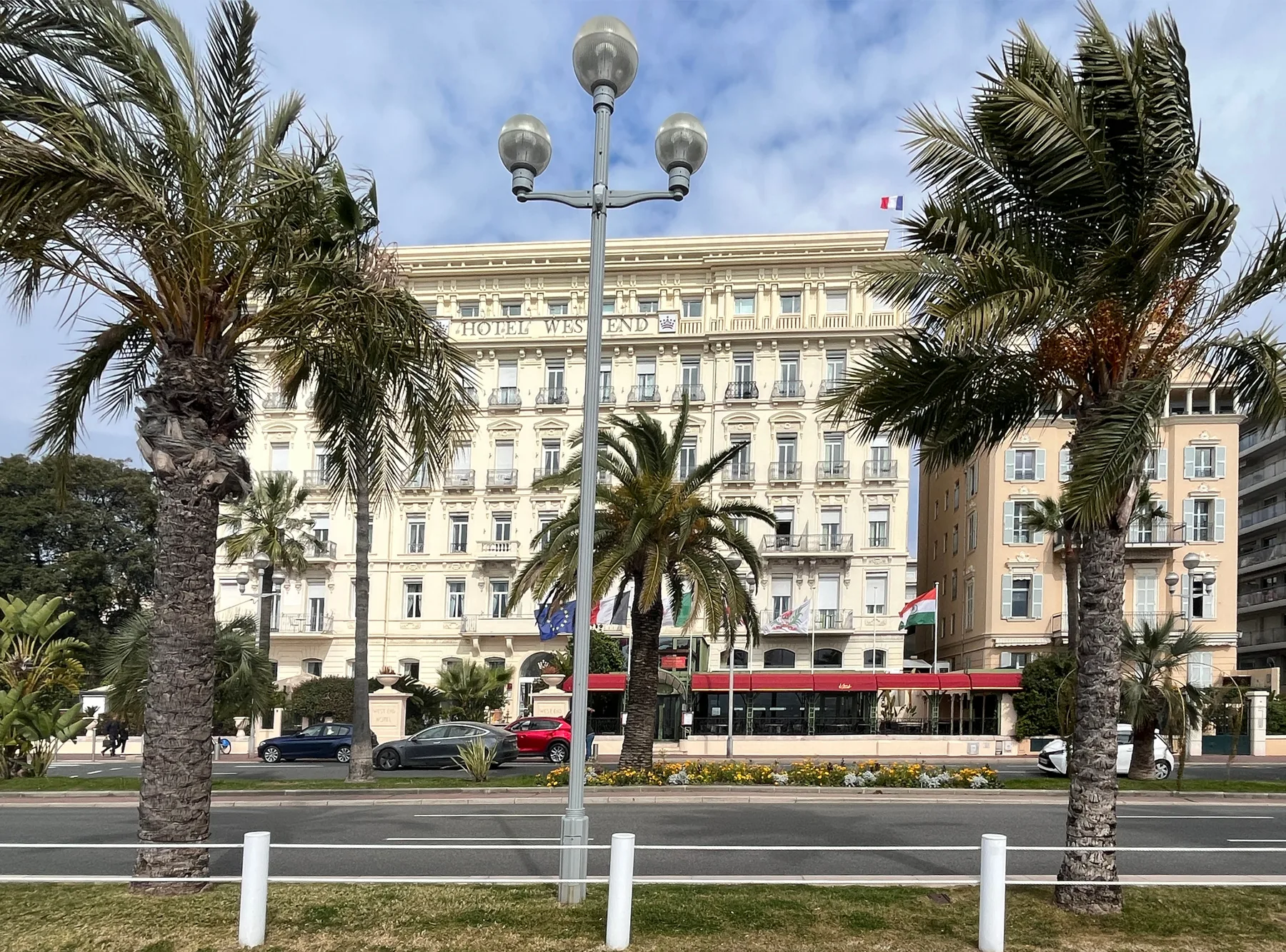 Hôtel West End (photo Wikimedia Commons)