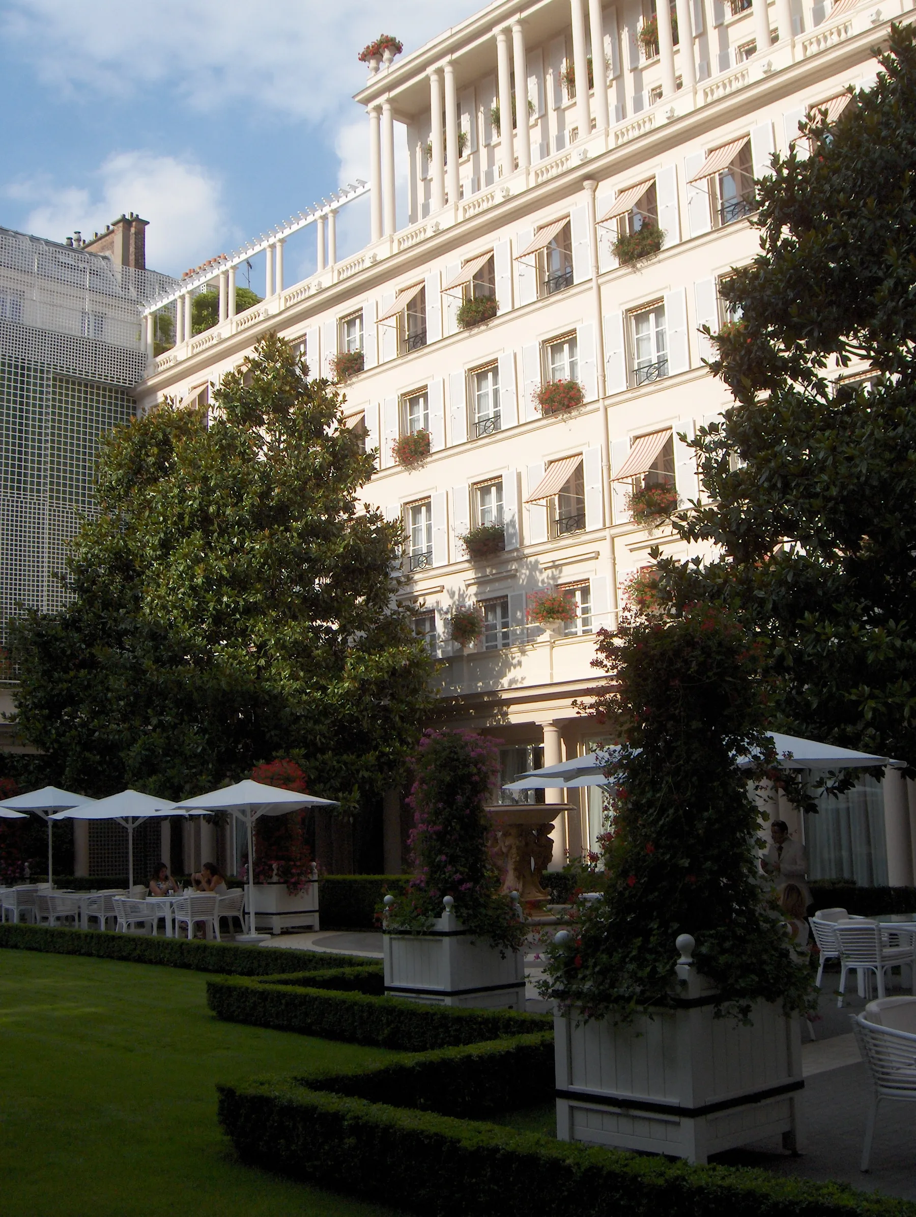 Le Bristol Paris (photo Wikimedia Commons)