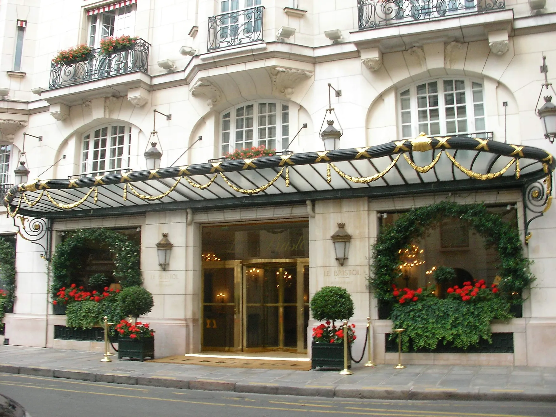 Le Bristol Paris (photo Wikimedia Commons)